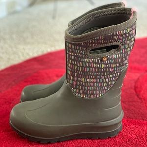 Girls Bog boots size 4 youth